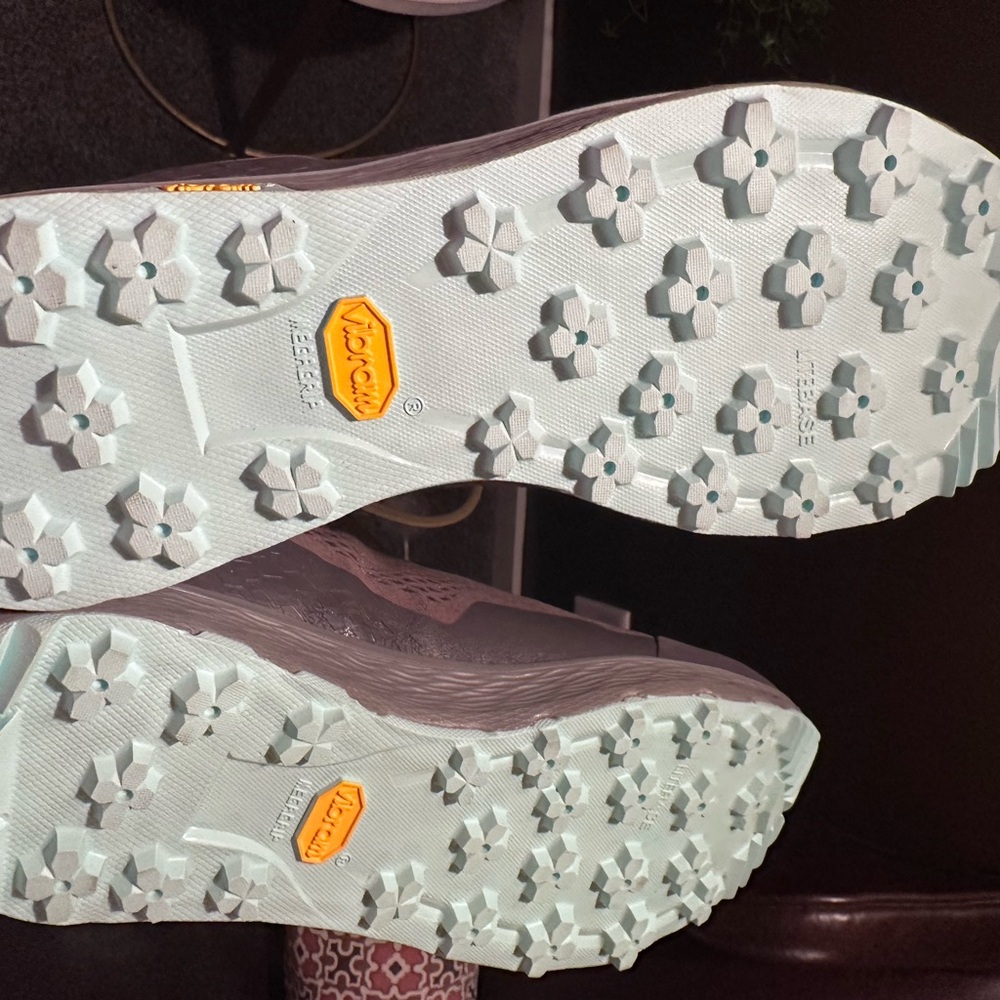 Vasque- BREEZE LT NTX LIGHTWEIGHT WATERPROOF HIKING BOOTS - Picture 12 of 12